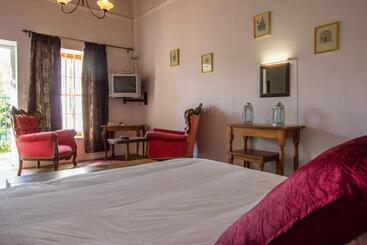 Pension (Hôtel basse catégorie) The Barracks