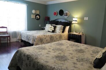 Yellow House Bed And Breakfast