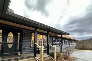 Mökkimajoitus 5 Bedrooms Pool Theater Arcade Firepit