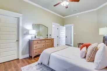 Landhus Centrally Located Abilene Home Near Acu & Downtown