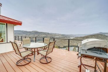 קוטג'' Cozy Grand Coulee Home W/ Deck & Views!