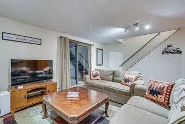 Mökkimajoitus Eco Friendly Poconos Cabin W/ Ev Charger!