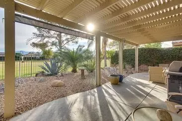 Mökkimajoitus Indio Home W/ Community Pools: 1 Mi To Coachella!