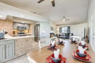 Mökkimajoitus Peoria Home W/ Private Pool, Hot Tub, & Gas Grill!