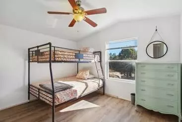 کلبه Pet Friendly Show Low Home With Large Backyard!