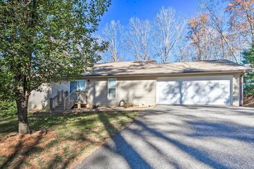 Dom wiejski Blairsville Home W/ Deck & Stunning Mountain Views