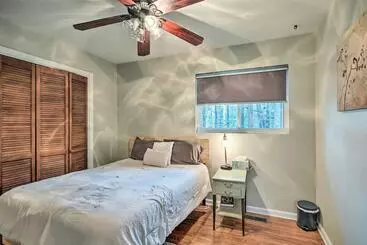 Mökkimajoitus Centrally Located Martinez Home W/ Backyard!