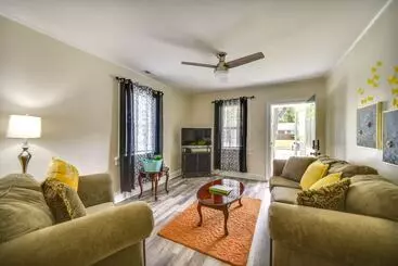 Charming Newport News Cottage < 1 Mi To Ocean!