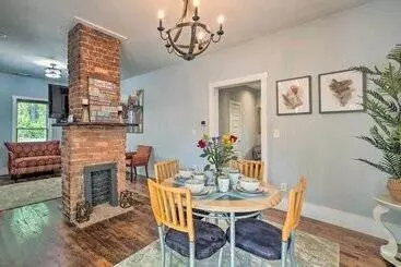 کلبه Cozy Family Escape < 2 Mi To Stone Mountain Park!