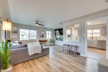 Mökkimajoitus Dog Friendly Arvada Retreat W/ Fenced In Yard!