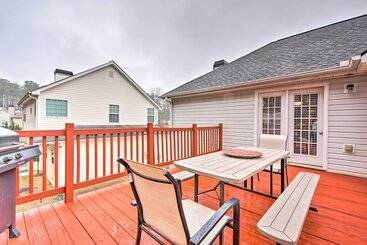 Сельский дом Central Austell Home W/ Furnished Deck & Grill!