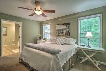 بيت ريفى Lakefront House With Private Dock + Fire Pit!