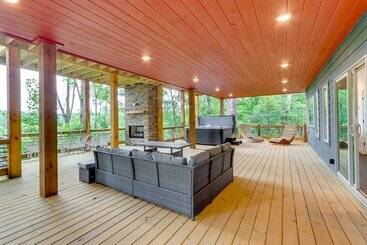 بيت ريفى Mid Century Modern Home W/ Hot Tub & Mtn Views!
