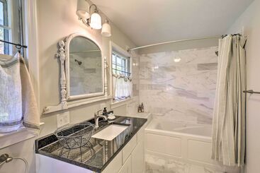 コテージ Mod Stable House On 10 Acres, Walk To Lake!