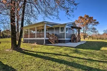 Modern Clarkesville Cottage W/ Decks & Patio!