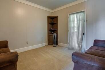 بيت ريفى Pet Friendly Rex Vacation Rental: 18 Mi To Atlanta