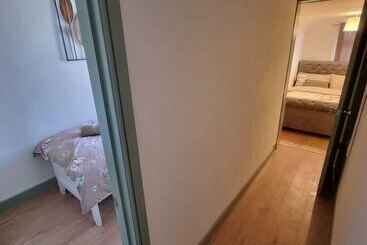 Residenza Elegant 4 Bed House In Dartford