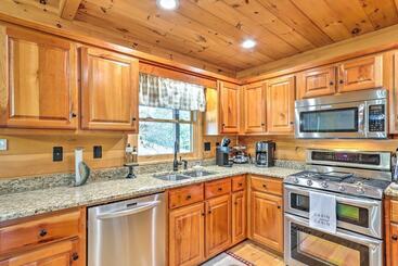 کلبه Serene Blue Ridge Cabin ~ 3 Mi To Downtown!