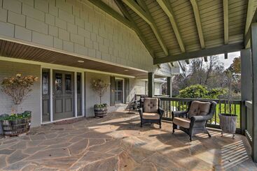 بيت ريفى Serving Southern Charm At This Clarkesville House!