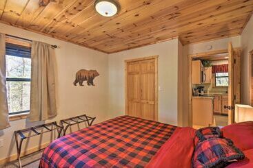 茅舍 Spacious Cabin W/ Furnished Deck + Hot Tub!