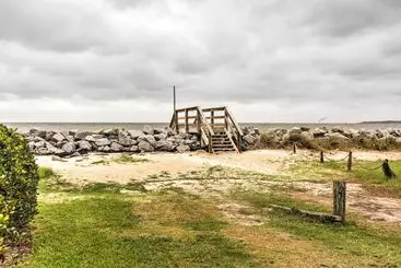 Mökkimajoitus Stunning St Simons Island Home W/ Yard Near Beach!