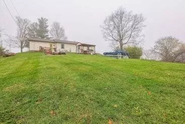 コテージ Charming Union Home W/ Backyard, Fire Pit!