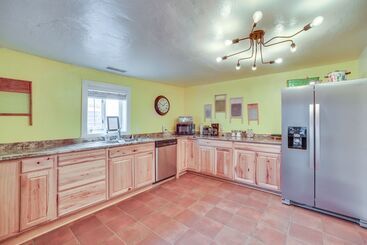 Сельский дом Dog Friendly Albuquerque Home W/ Patio & Yard!