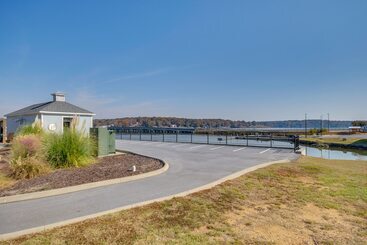 Lake Access & Boat Slip: Greenwood Cottage!