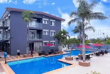 هتل Coconut Palms Resort & Diamond Casino