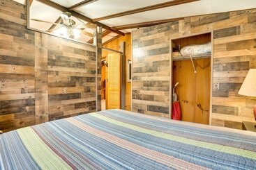 بيت ريفى Peaceful Warne Cabin: Fenced Yard & Screened Porch