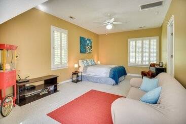 コテージ Spacious Smithfield Home W/ Screened Porch & Yard!