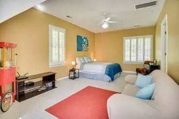 Vakantiehuisje Spacious Smithfield Home W/ Screened Porch & Yard!