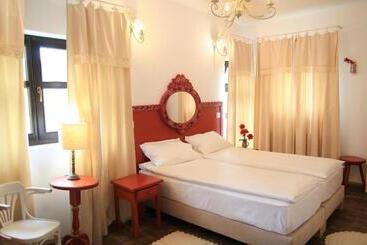 مبيت وإفطار Pastel Chalet