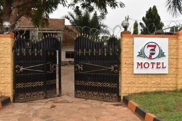 7 Days Hotel On Un Base