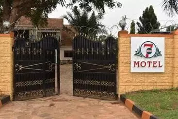 7 Days Hotel On Un Base