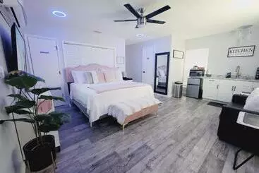 ペンション Modern Dream Rooms Suits   Private, Parking, Wi Fi, Netflix