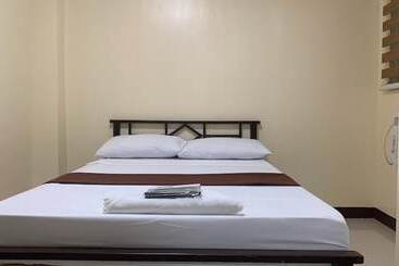 בית מלון כפרי Oyo 1045 Rayjan Apartelle