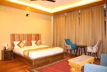 Hotel Karakoram Residency