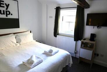 בית מלון כפרי Redmire Village Pub