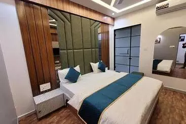 Fabhotel Max