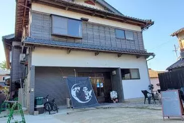 Pensió 鷹とあそべる海辺のカフェ&ゲストハウスことひ