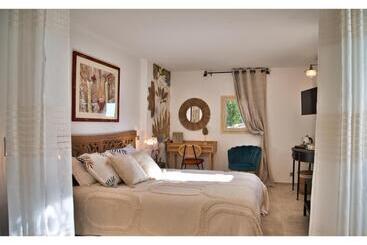 Bed and Breakfast Le Mas Des Aires   Chambres D Hôtes   Blauzac  Uzès   Pont Du Gard