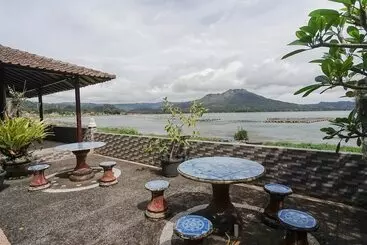 ホテル Baruna Lakeside View