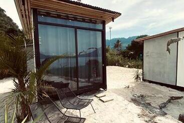 هتل کپسول Azul Rosa Party Lodging