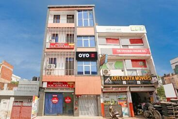 Oyo Flagship Hotel M. R Galaxy