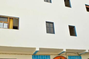 تختخواب و صبحانه Adventurekeys Surf Yoga Cowork