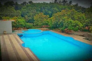 Hotel Capital O Murlidhar Farm Jamnavad