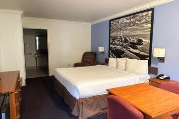 هتل Creekside Inn & Suites