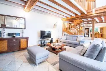 ペンション Country House Les Romarins   14 Pers