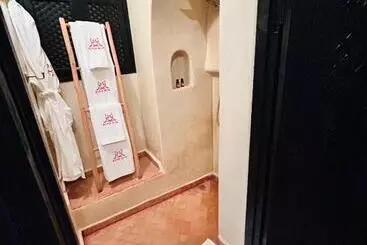 تختخواب و صبحانه Riad Rim